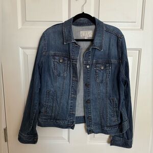Old Navy jean denim jacket. Fitted. Dark wash. Size XL.